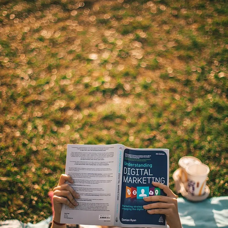 Parcours et compétences pour devenir responsable des ressources humaines : guide complet pour les Chief People Officer